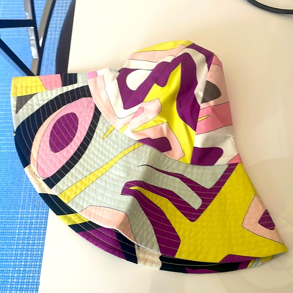 Pucci size small sun hat